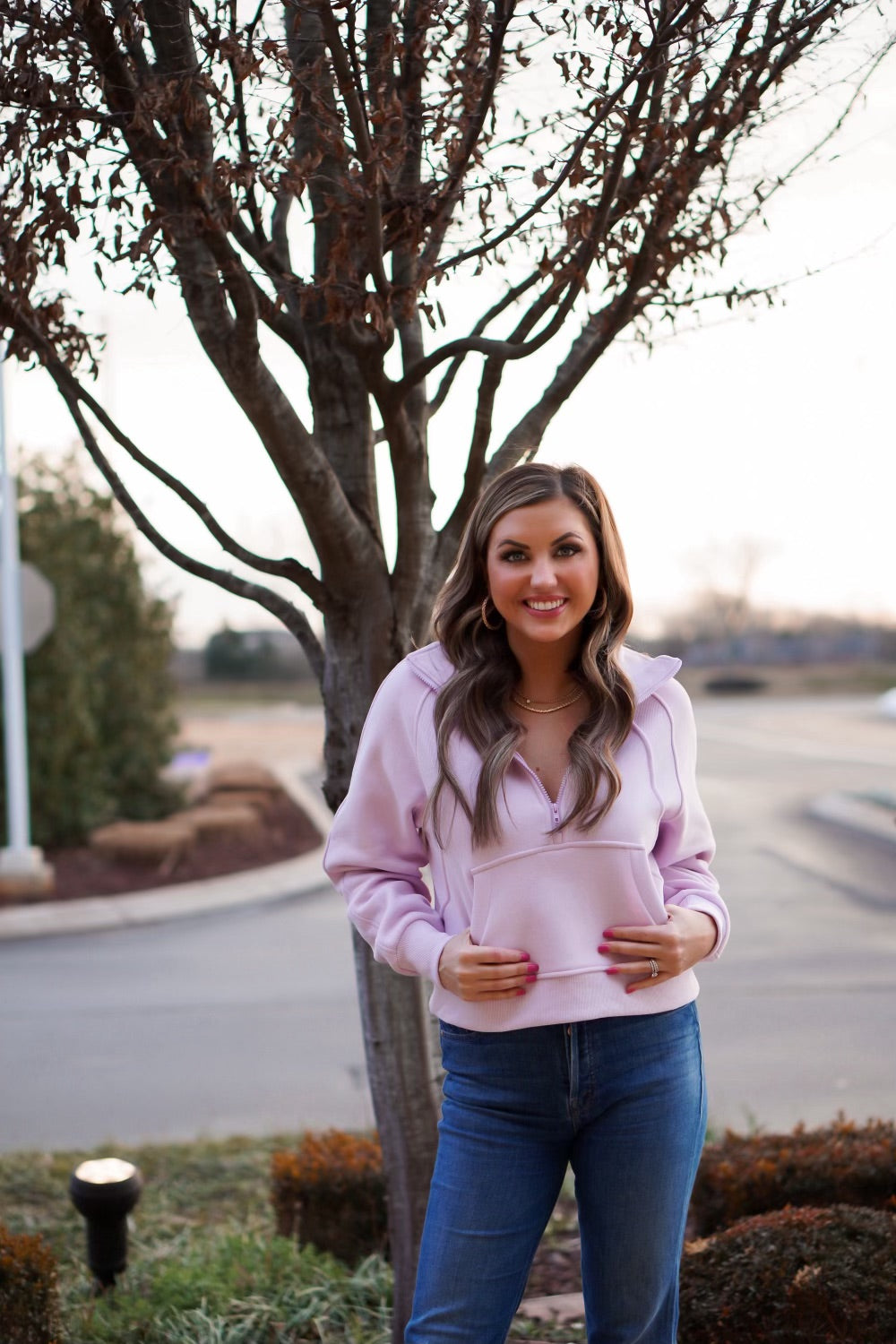 girl wearing scuba pullover dupe with jeans