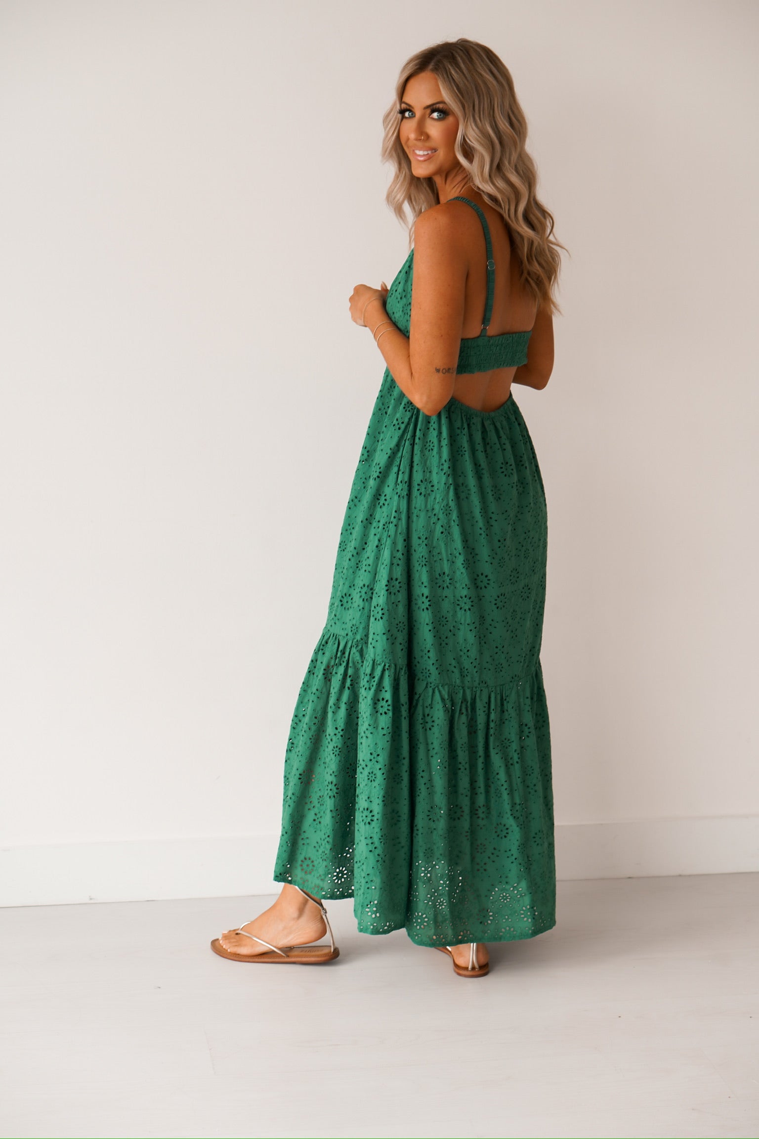 showing a side view of the green maxi dress